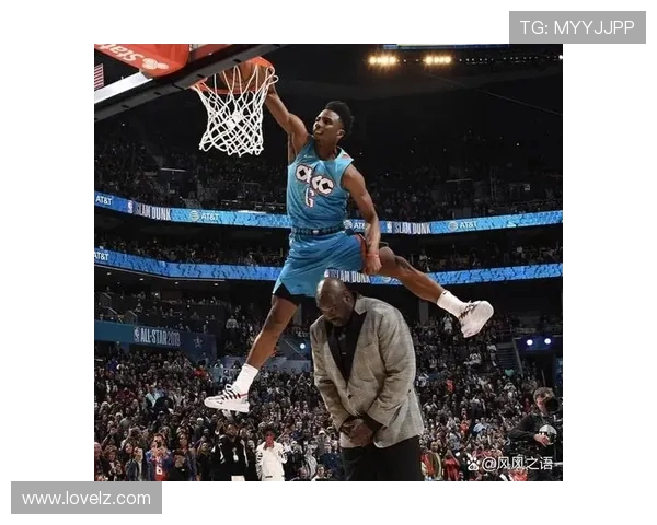 迪亚洛因犯规累计4次被换下场萨林杰错失关键时刻表现机会 迪亚洛因犯规累计4次被换下场萨林杰错失关键时刻表现机会